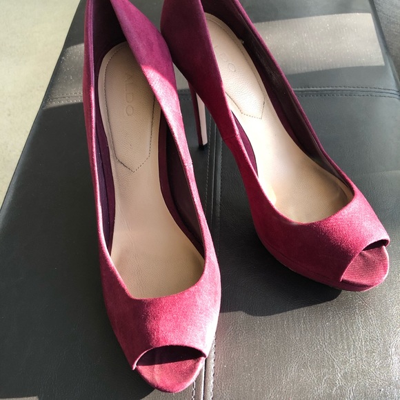 Aldo 4.5 inch suede heels in wine red color - Picture 4 of 7